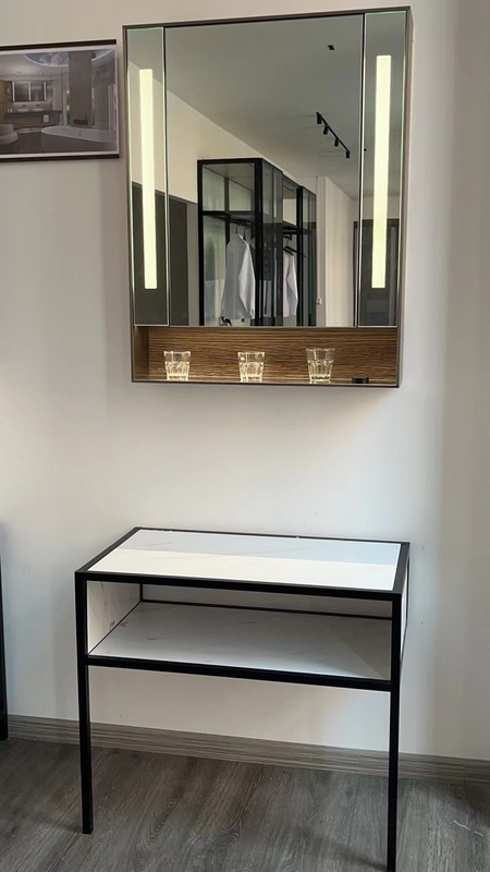 Fabrieksvoorraad Aluminium Hout Combinatie Smart Mirror Cabinet Touch Switch Verstelbaar met LED Defogger