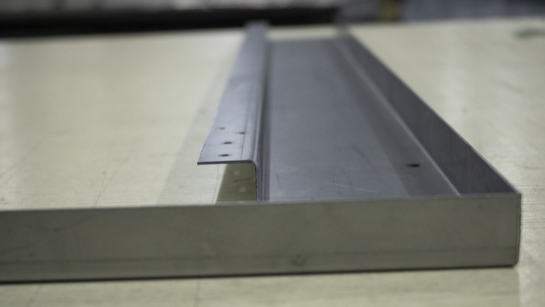Hoofdstuk voor de open haard met metalen toevoegingen Aluminium Meubels voor moderne huizen